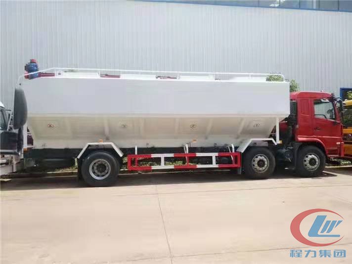 j9.com(中国区)官方网站陕汽轩德小三轴散装饲料车